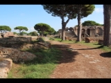 05001 ostia - regio i - via della foce - blick ri osten - re - caseggiato del serapide.jpg